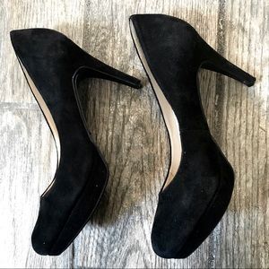 Marc Fisher Black round-toe pumps